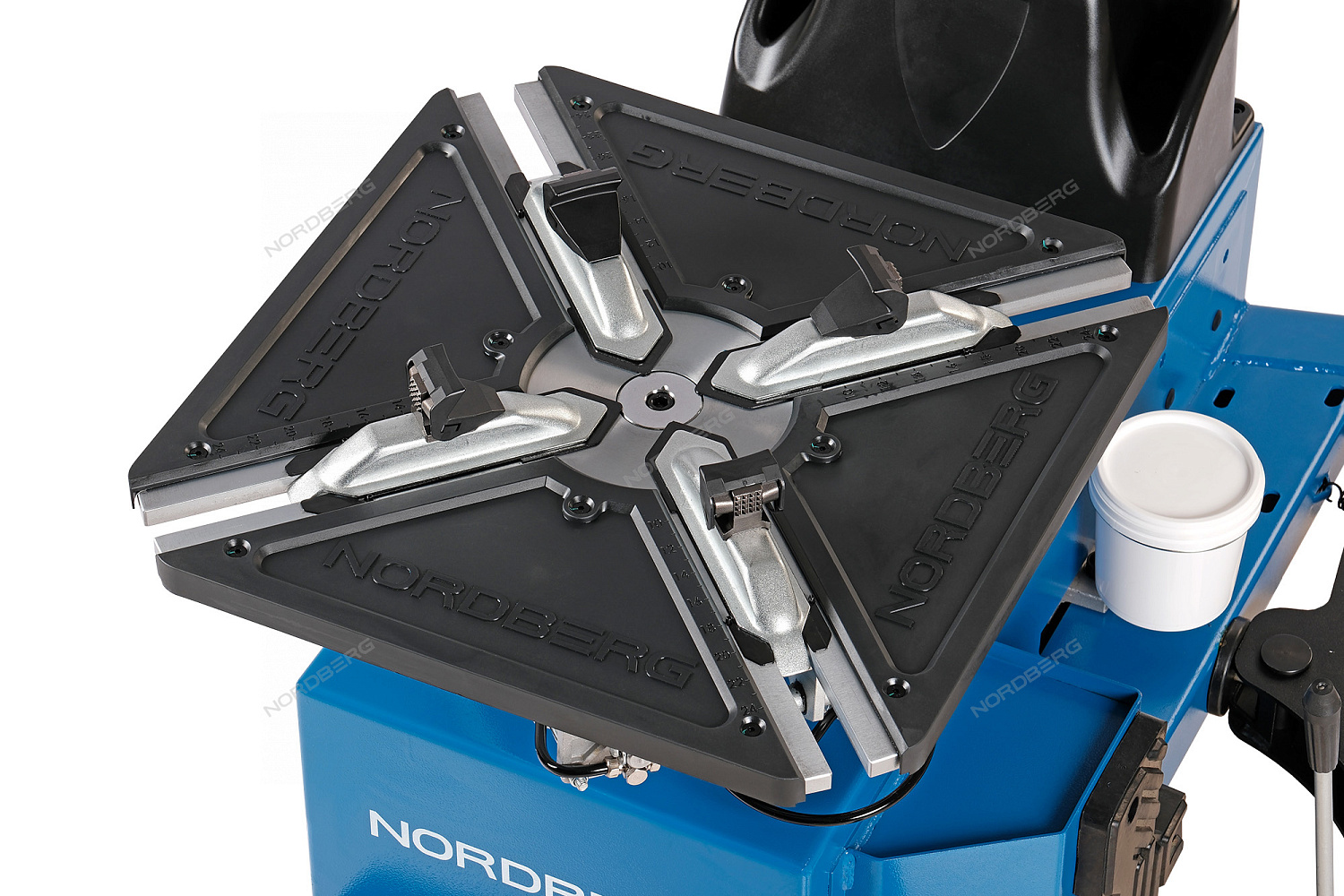 Станок шиномонтажный автомат, двухскоростной, стол с накладками, 380 В, синий 4641ID