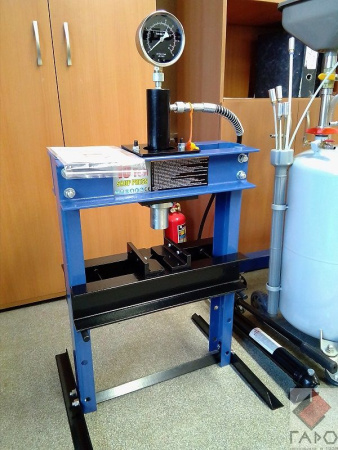 Пресс гаражный настольный на 10 тн 0500-1