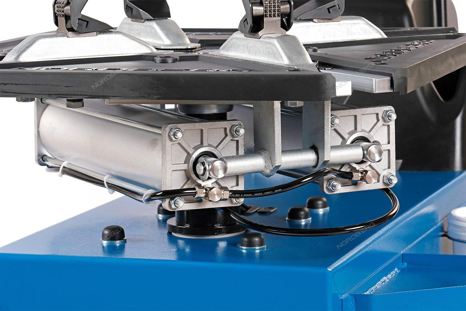 Станок шиномонтажный автомат, двухскоростной, стол с накладками, 380 В, синий 4641ID