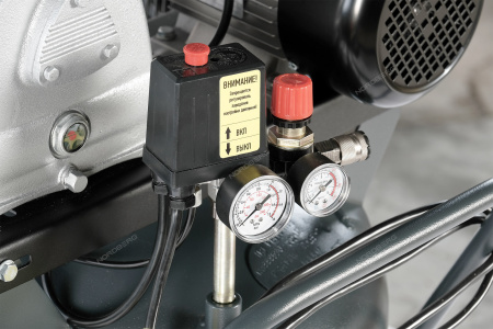 Компрессор вертикальный поршневой с ременной передачей 220В, ресив. 100л, 420л/мин NCPV100/420A