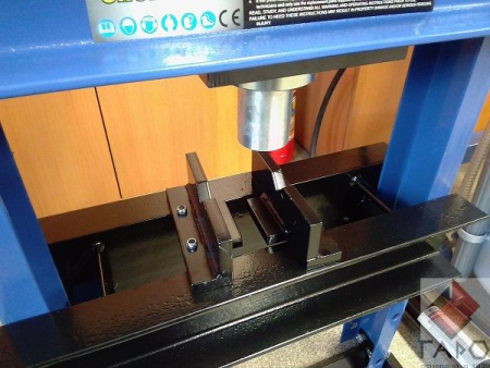 Пресс гаражный настольный на 10 тн 0500-1