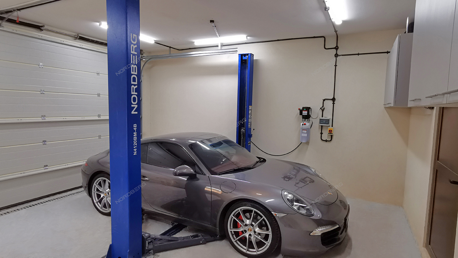 Подъемник 2х стоечный 4т со снятием стопоров с одной колонны N4120BM-4B